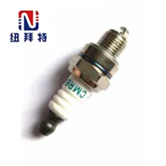 Posso usare qualsiasi candela per il mio tagliabordi?